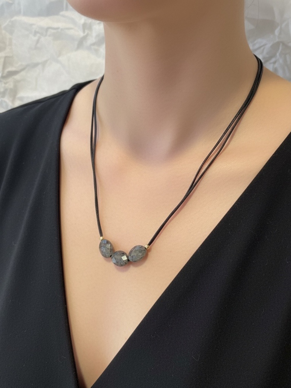 New Marilyn Schiff Minimalist Labradorite Necklace Black Leather stone 25”